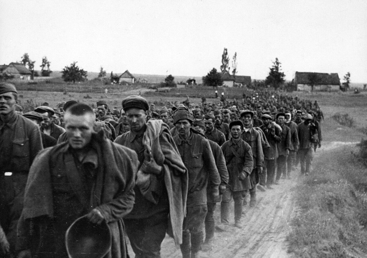 Колонна советских военнопленных 1941