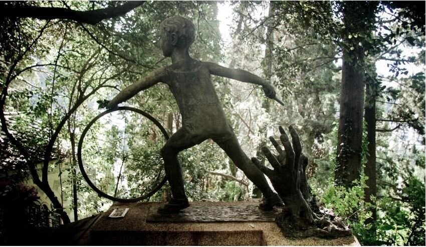 Надгробие Италино