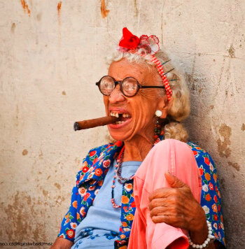 Уговорить женщину бросить курить практически невозможно!