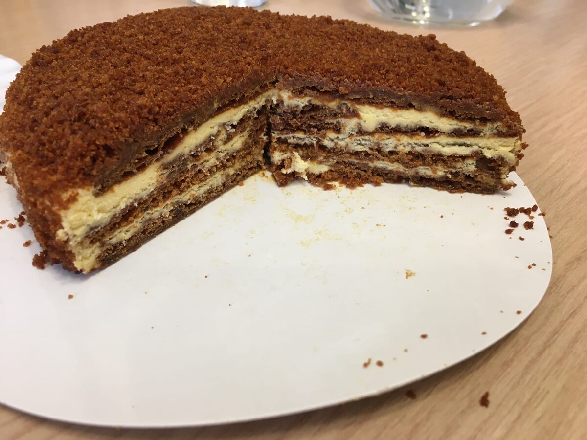 Мороженое медовик. Торт мороженое медовик. замороженные торты. торт замороженный медовый. медовик вкусвилл.