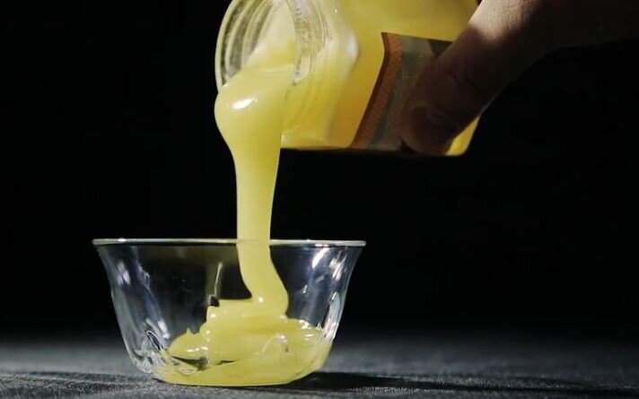 Подтягивающая медовая маска для лица