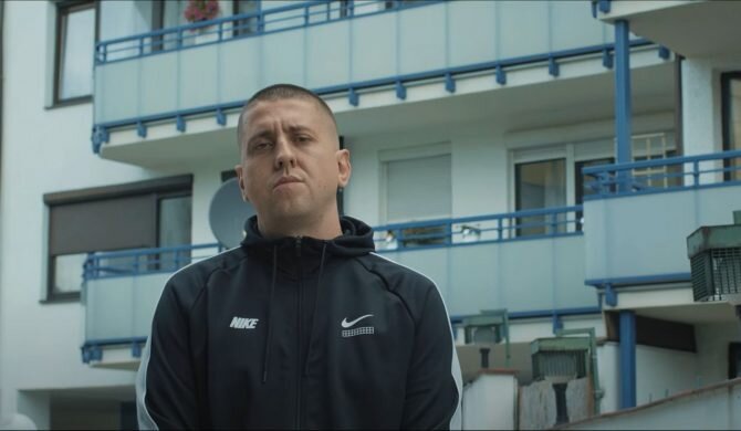 Скриншот с клипа Białas - W Imię Ojca Trapu