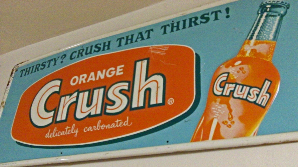 Так фирменный стиль CRUSH выглядел в Америке в 1950-х.