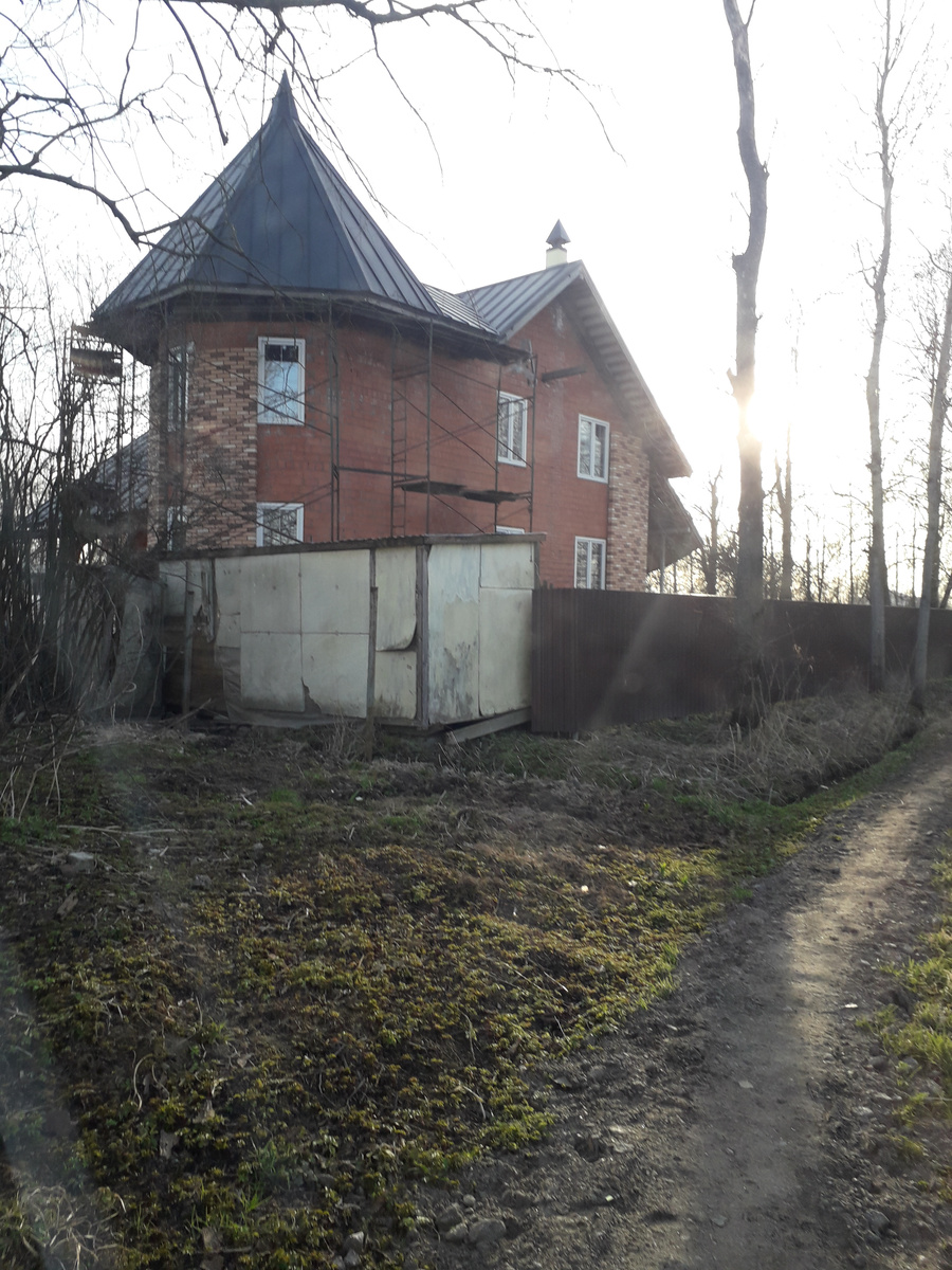 дом в другом поселке по проекту "Камелот", нам он нравится, отсюда взяли идею