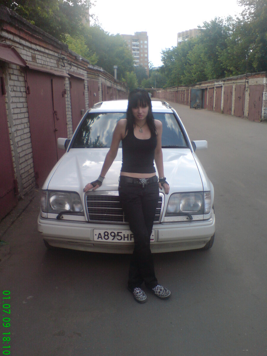 О! Нашла фотку из архива =) 11 лет назад, дали поковыряться в "сарае". Просто я была единственным человеком с достаточно тонкими пальцами, чтоб подлезть и поменять ролики, не разбирая пол морды.