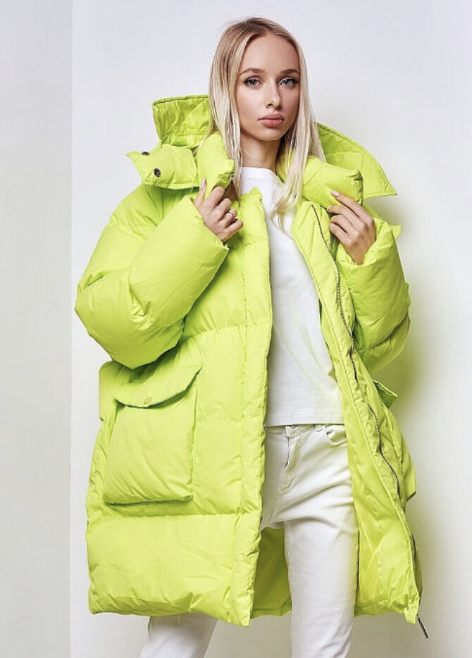 Потрясающий лаймовый цвет. Идеальная длина - не жутко длинный, но и самое важное не отморозишь. Может большемерить при росте до 170 см. Утеплитель: хлопок.