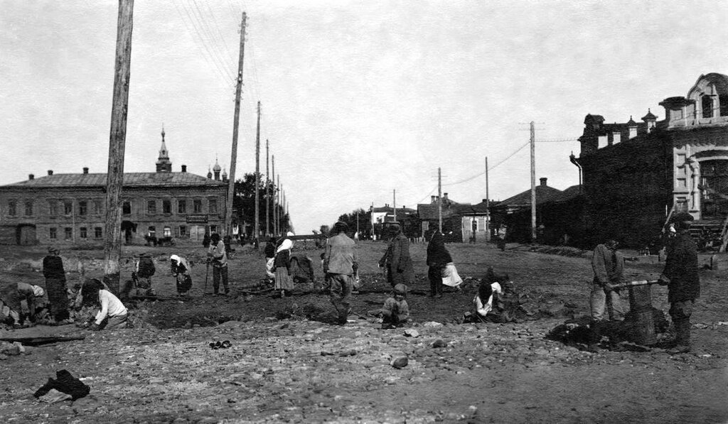 Мощение Рабоче-Крестьянской улицы
Неизвестный автор, 1925 - 1926 год, Уральская обл., г. Челябинск, Государственный исторический музей Южного Урала.