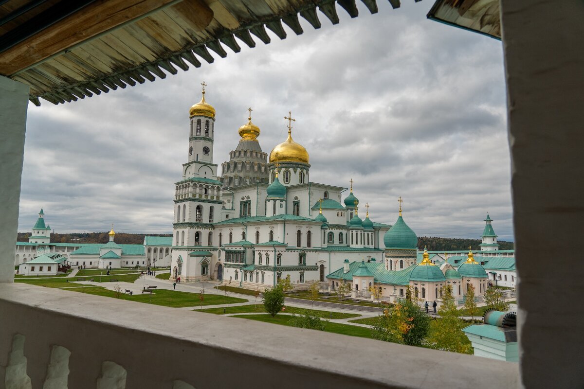 Воскресенский Новоиерусали́мский монасты́рь и подземная церковь Константина и Елены