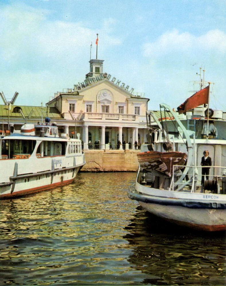 Херсонский порт. Речвокзал