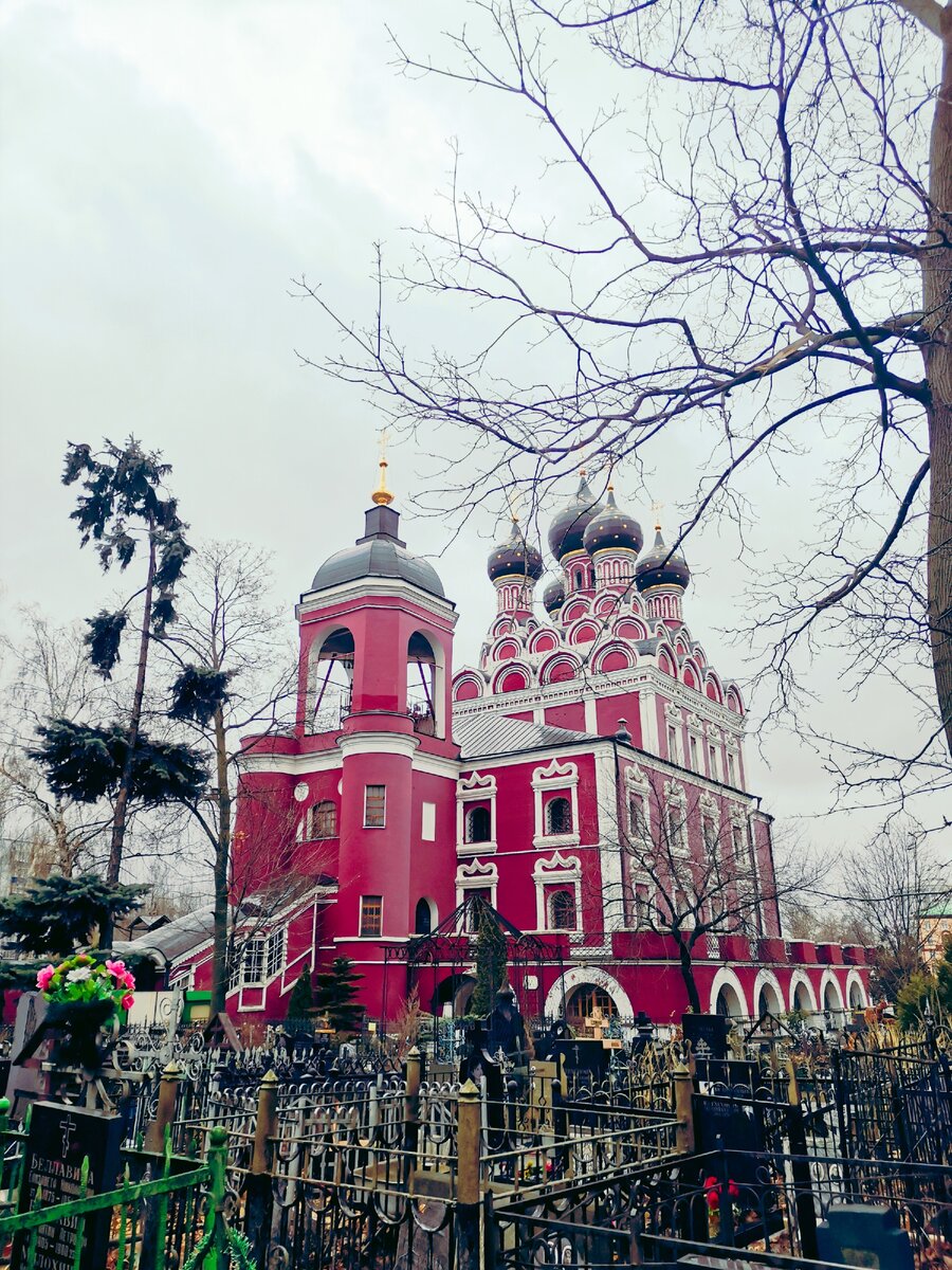 Алексеевское кладбище в Москве. Кладбище ВДНХ Алексеевское. Храм на Алексеевском кладбище. Тихвинский храм в Алексеевском.