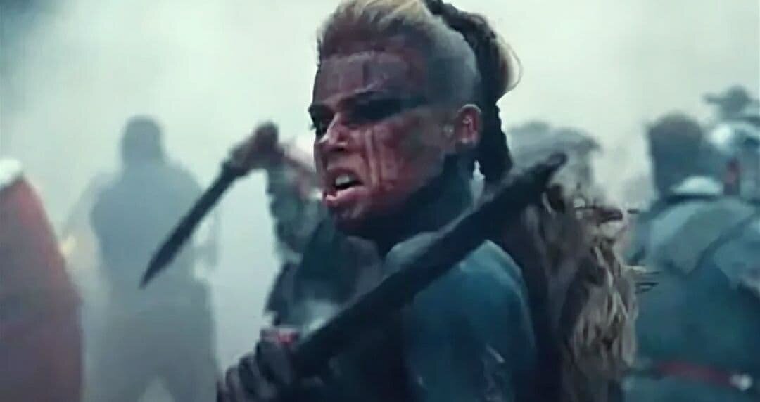 Жанна Гурсо в роли воительницы, лишившей себя глаза в дар богам. Кадр из сериала "Варвары" 2020 сцена нападения на римский легион на марше