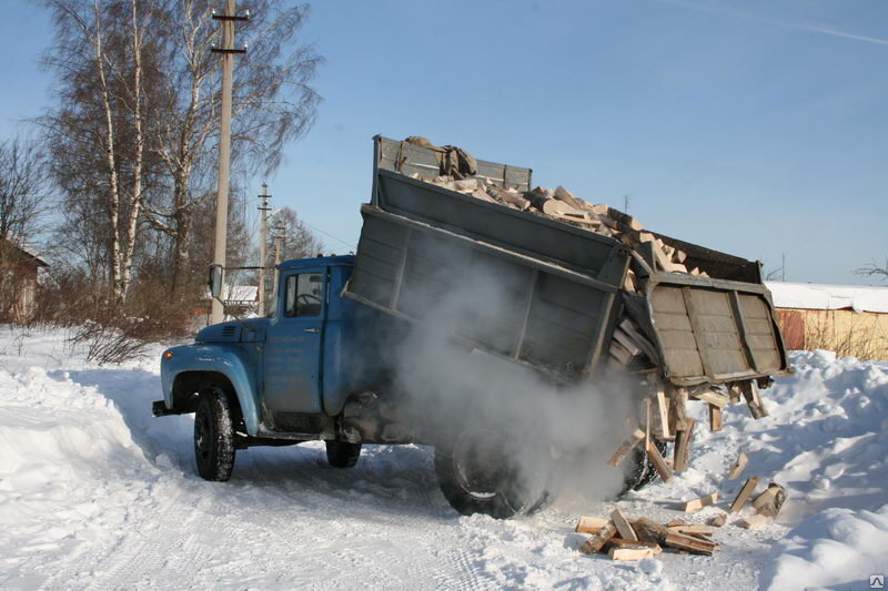 Такой самосвал колотых березовых дров стоит 9000 руб. Но там совсем не 5 заявленных кубов, гораздо меньше