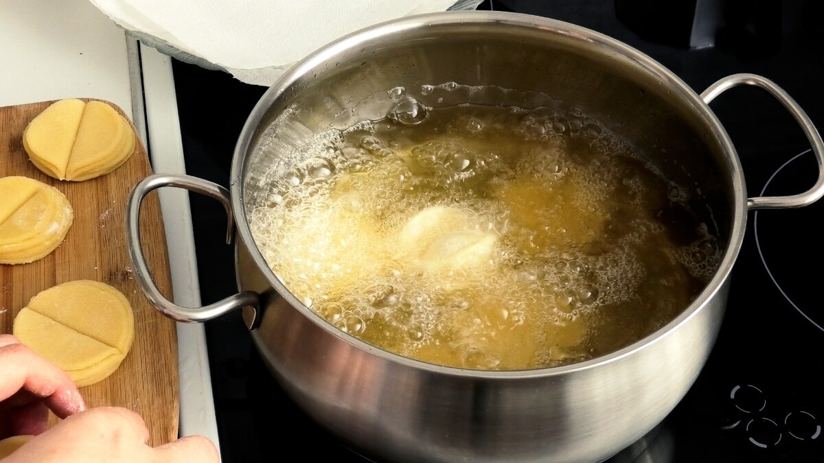 Почему масло пенится на сковороде