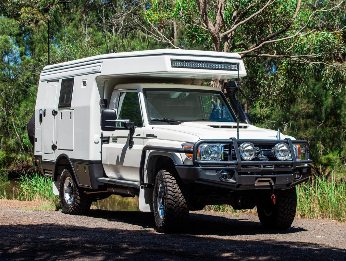 Автодом на базе Land Cruiser 79 за 13 500 000 ₽