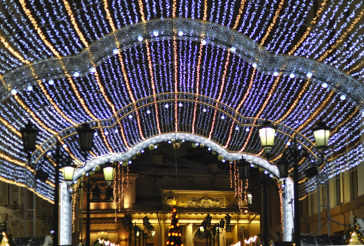 Малая Садовая - в новогодних огнях