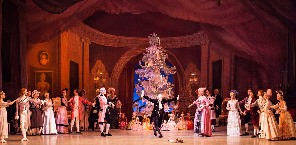 Балет в сценографии С. Вирсаладзе, впервые осуществленной в 1954 г. "Яндекс-картинки".