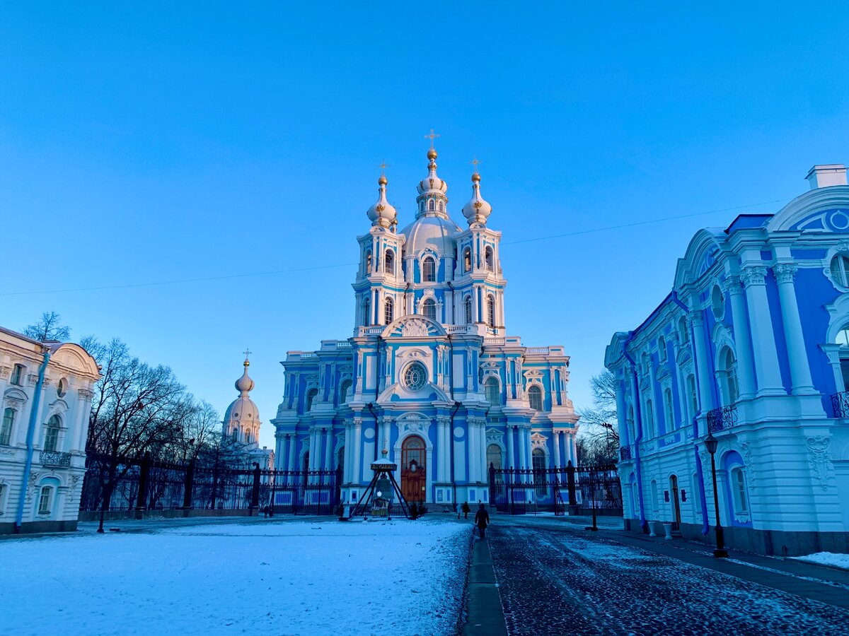 Петербург назван