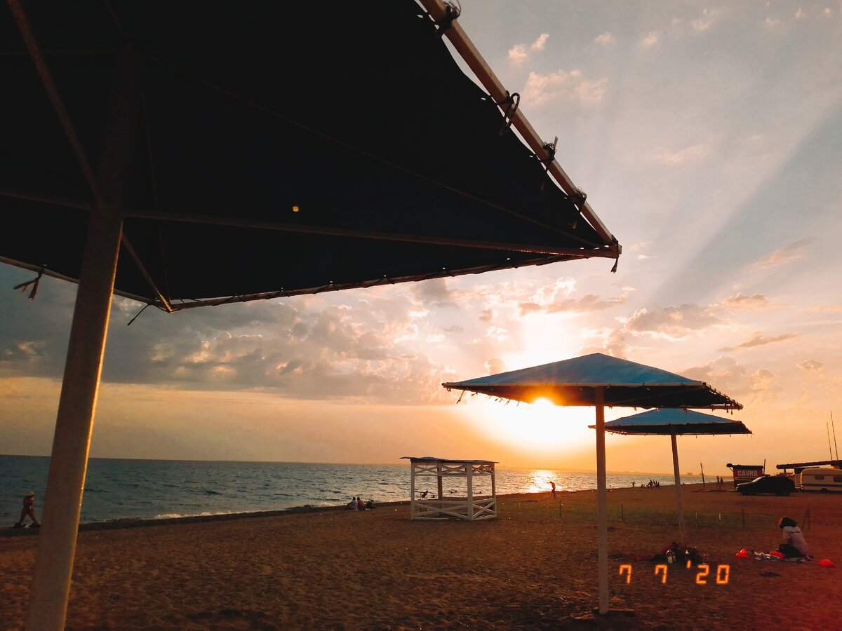 Чистейший и почти пустой пляж в Евпатории 