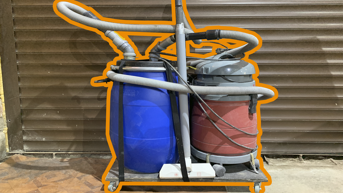 Самодельный циклон + специально сделанная для него тележка для удобства эксплуатации.