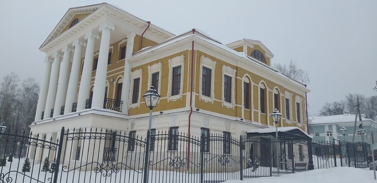 Вот такая красивая усадьба Мосолова в Дубне.