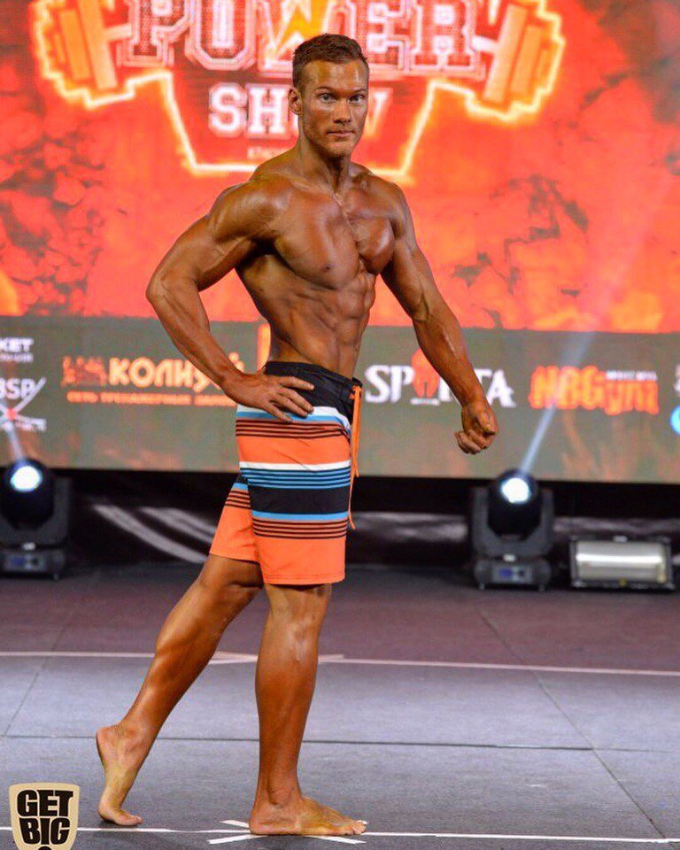 Одна из моих лучших форм. Второе место в категории Muscular Physique на коммерческом турнире Siberian Power Show в моём городе, где я даже смог кого-то обойти и занять второе место в категории. Март 2018год. 