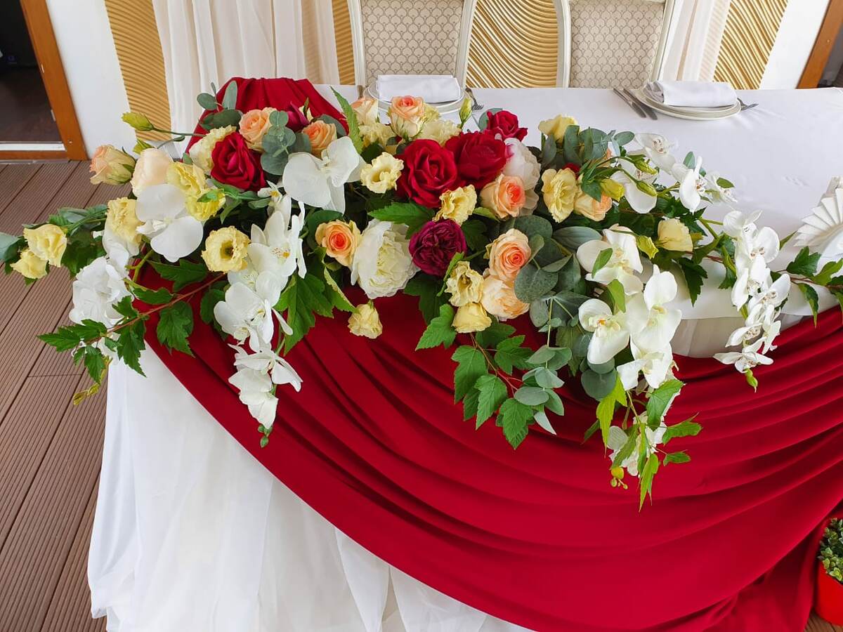 Большая композиция на стол молодоженов