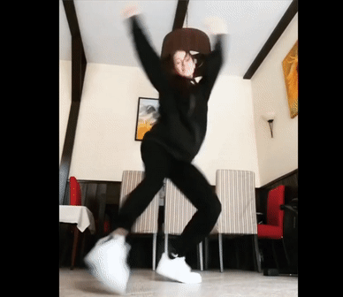 Анна Щербакова "зажигает"! (источник - instagram.com/p/CJskvjYJoIT/)