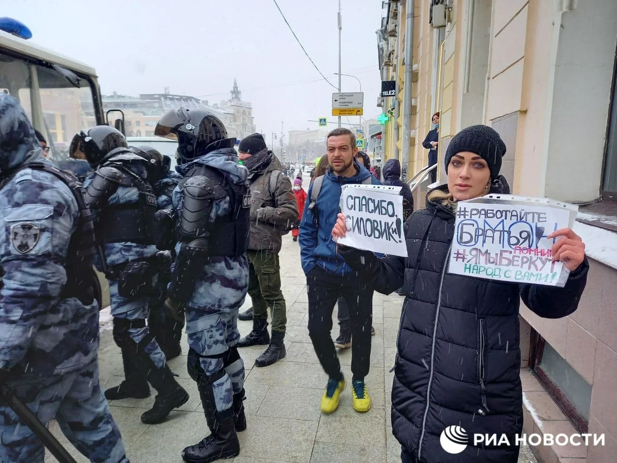 Девушка в поддержку силовикам! 
