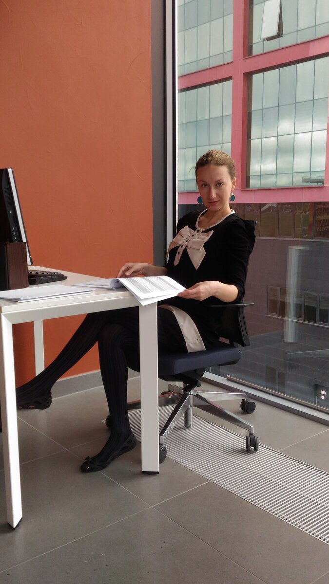 офисный работник
