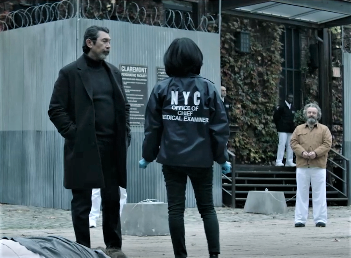 Доктор: "Вы увидели, там, под ногтями?"