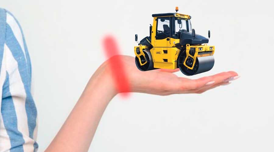 Рис. 2. Вот оно то самое основание ладони, чуть выше запястья, которое и поможет нам раскатать, как асфальтовым катком, морщины на лбу // коллаж pixabay.com, vost-tech.ru