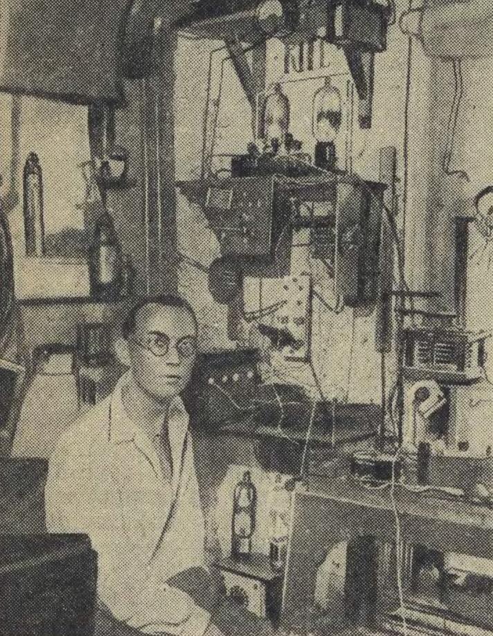 Фёдор Алексеевич Лбов со своей радиостанцией PIФЛ