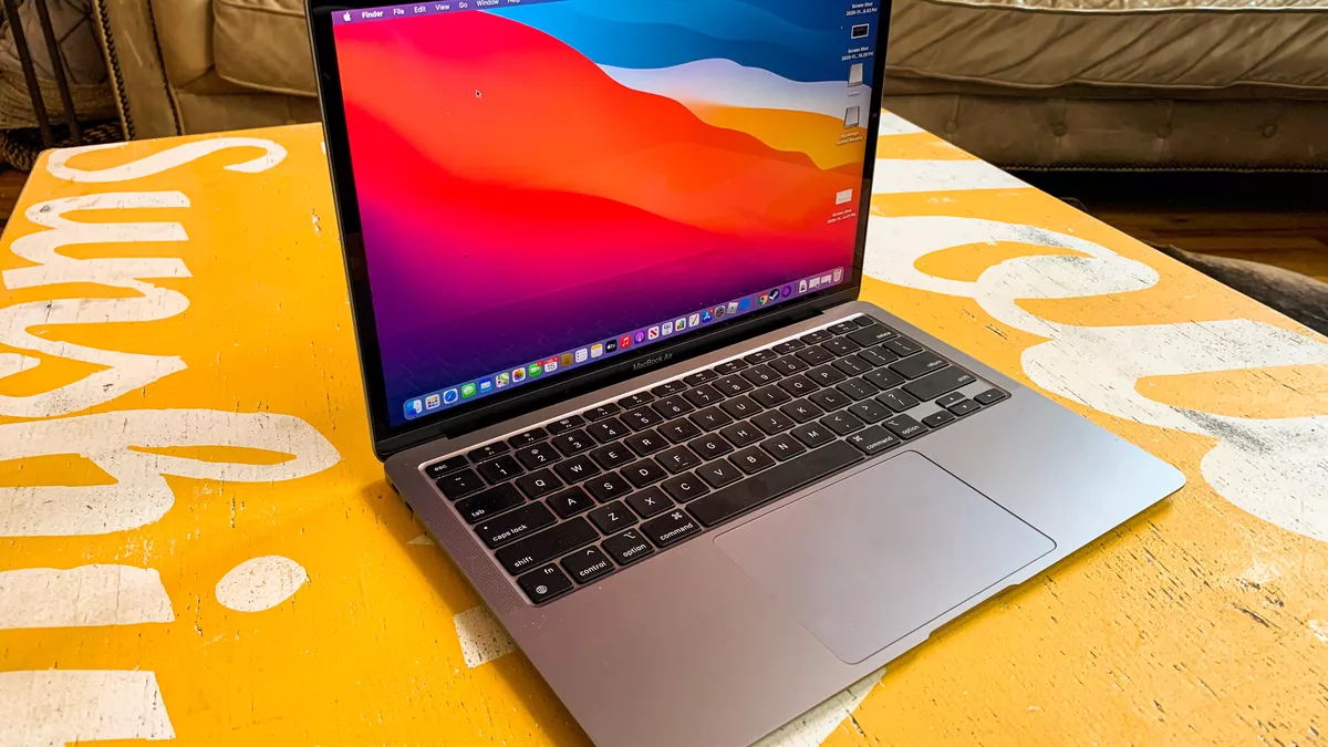 Apple MacBook Air M1 - обзор 