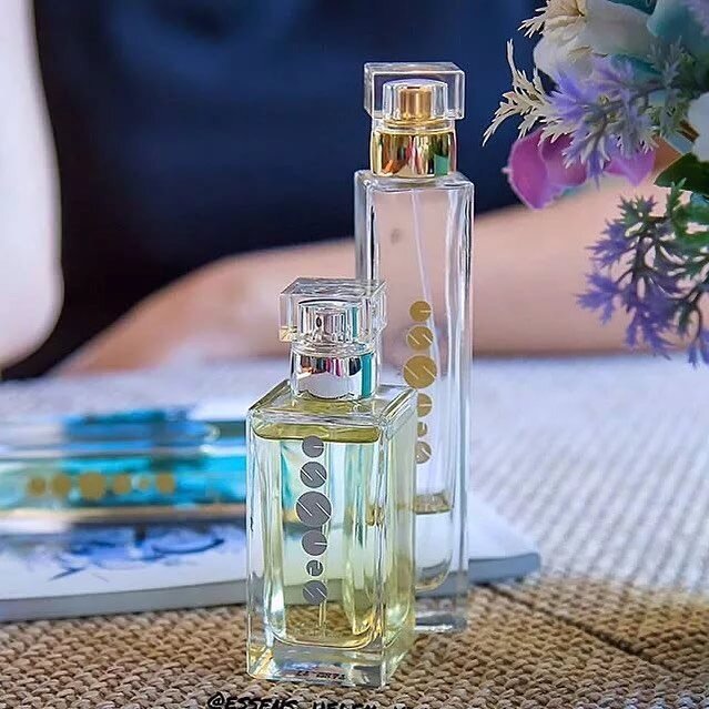 Женский и мужской флакон духов от Essens