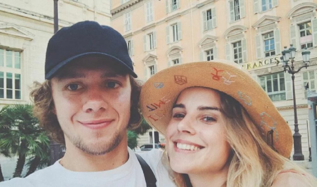 Хоккейный эксперт Алексей Бадюков прокомментировал «Плеймейкеру» скандал вокруг нападающего « Нью-Йорк Рейнджерс» Артемия Панарина, который, по сообщениям СМИ, экстренно покинул расположение команды.