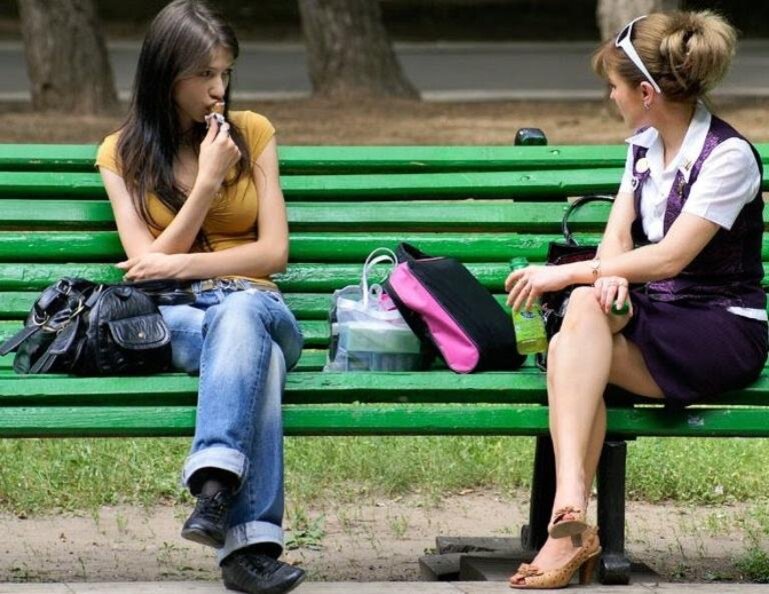 Скандальные фотосессии. Праздник леди в англии. Скачки grand national ladys day. Бонни и елена дневники вампира. День леди в британии.