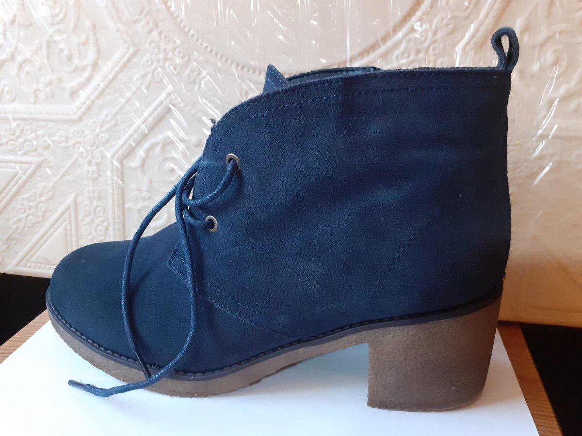 Обувь где подошва сделана, из надёжных материалов.