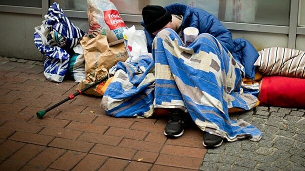 Где придётся заночуем,что придётся поедим....Ужасно!