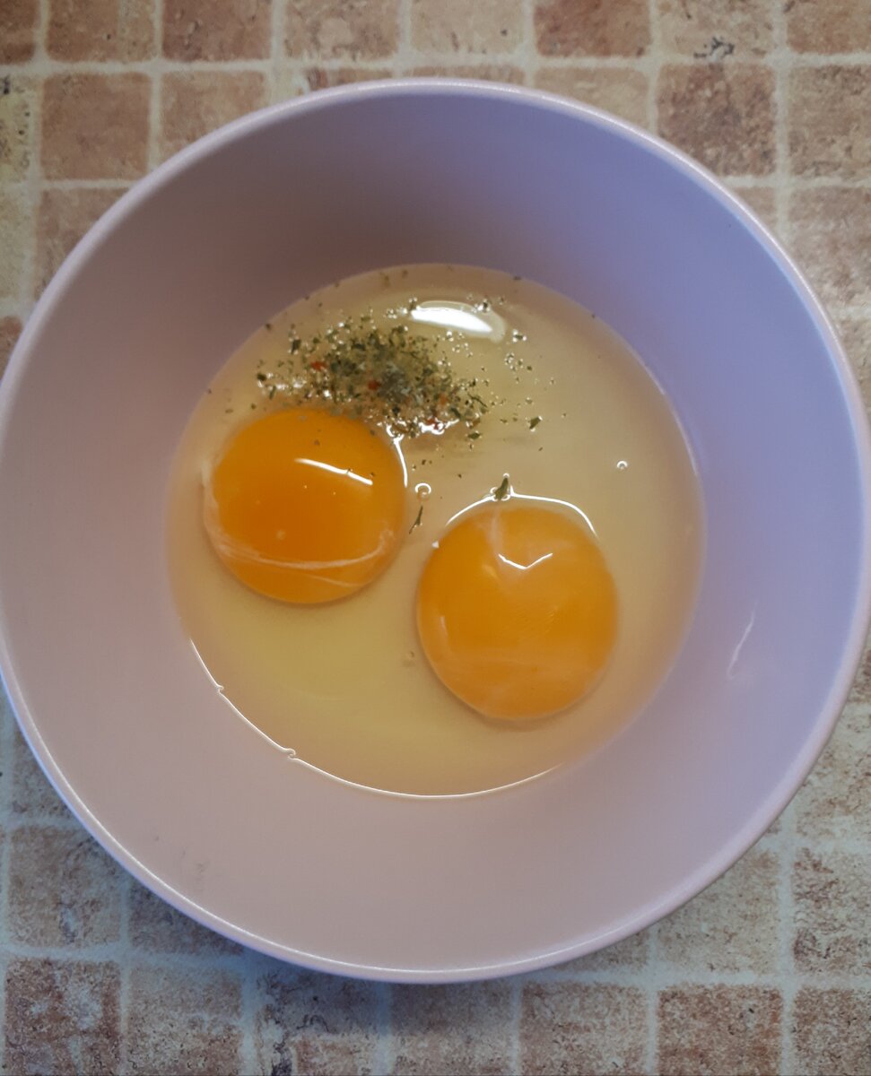 Яйца и соль.