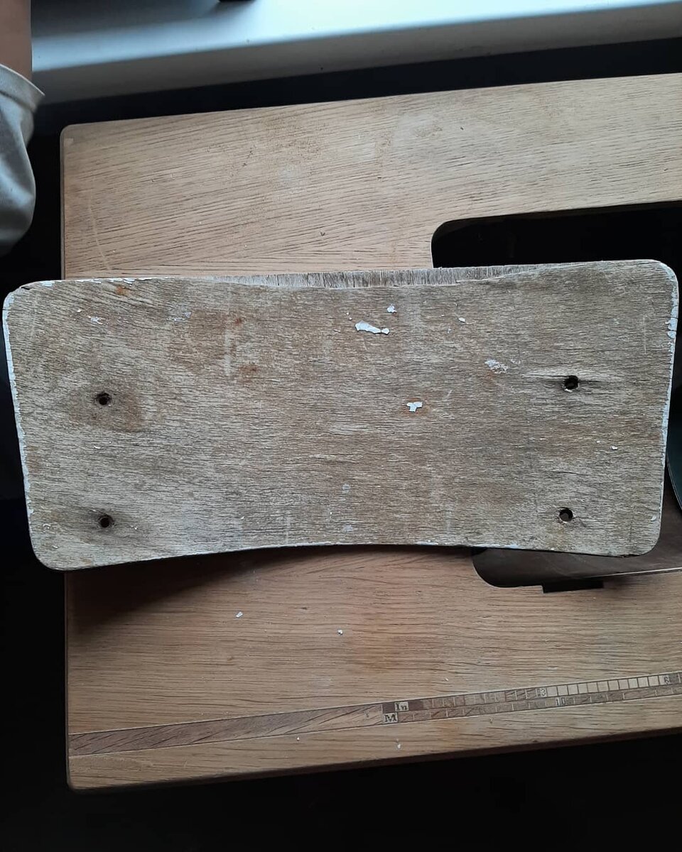 Вот такая спинка была у стула. 