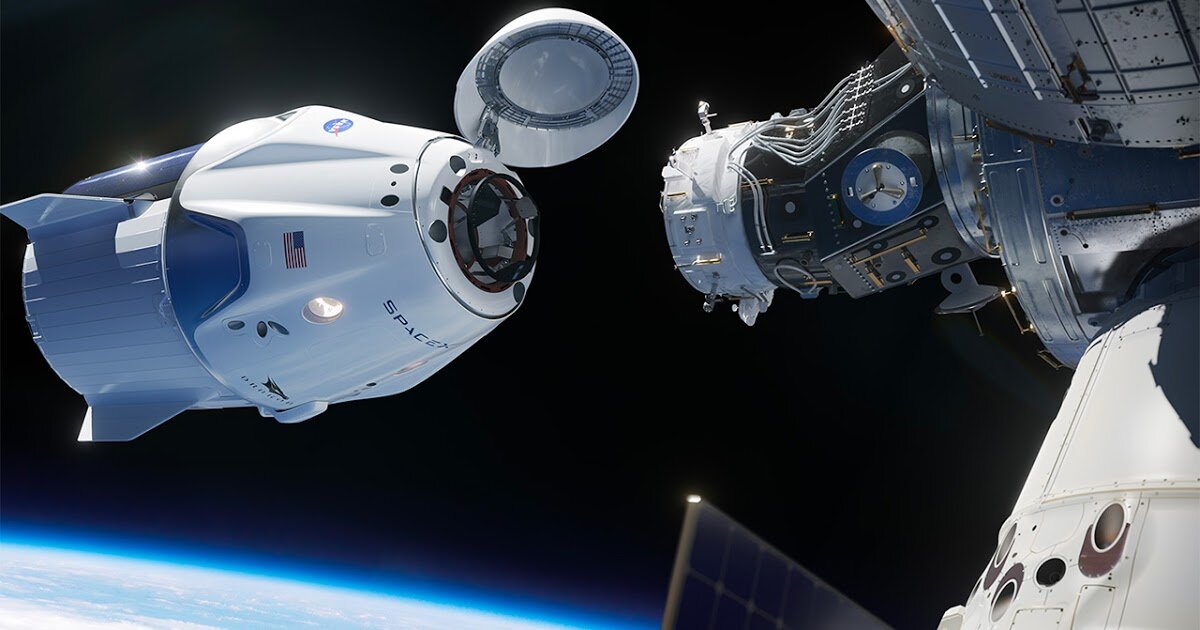 В космосе идет пристыковка корабля Crew Dragon.  фото: картинки яндекса.