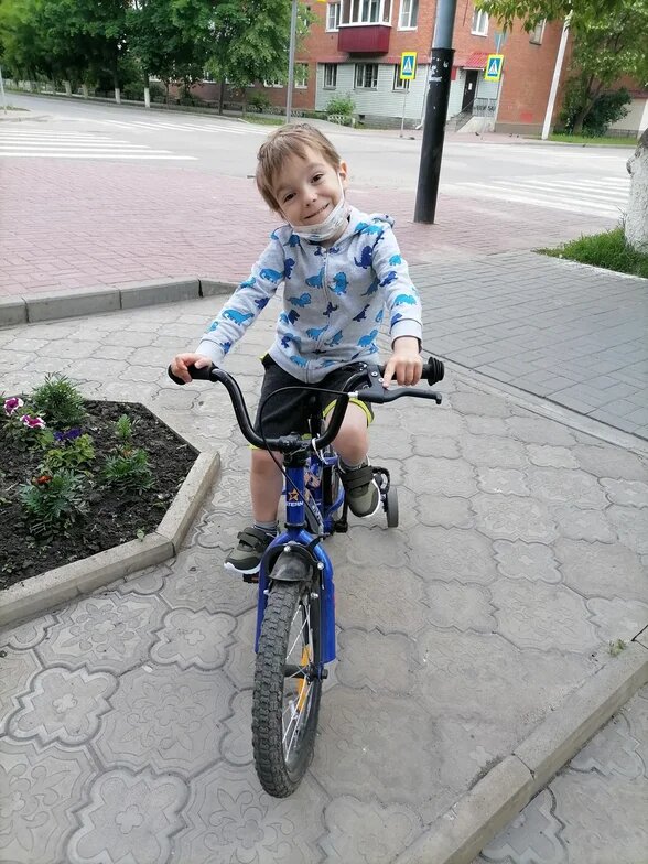 Если ребенок справляется самостоятельно - не мешайте.