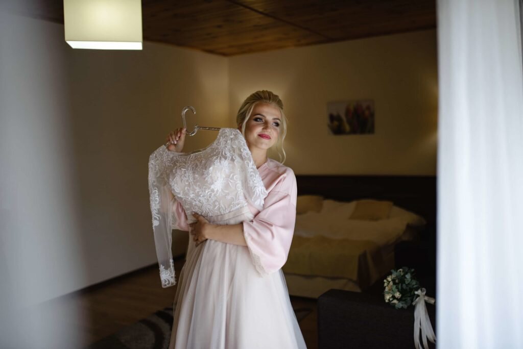 К чему снится свадебное платье белого цвета на себе? И другие толкования про наряд невесты.