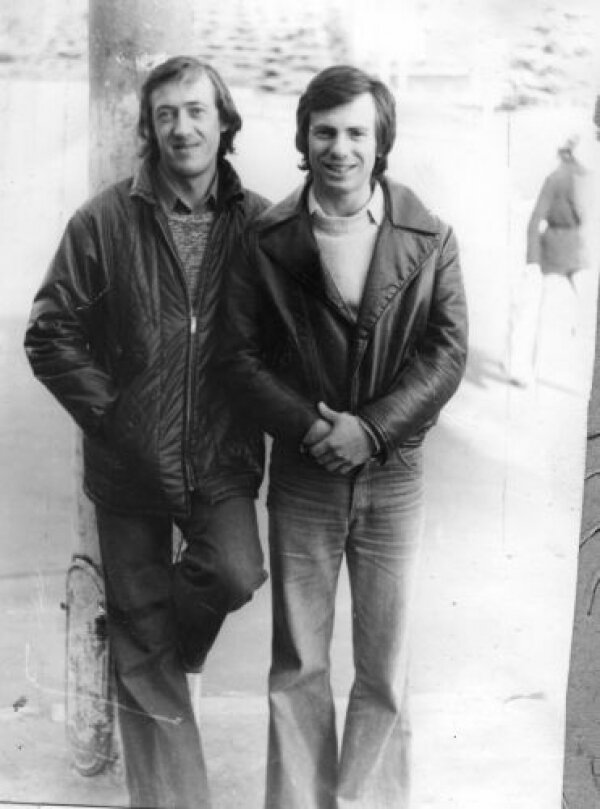 Игорь Офицеров в молодости (слева)