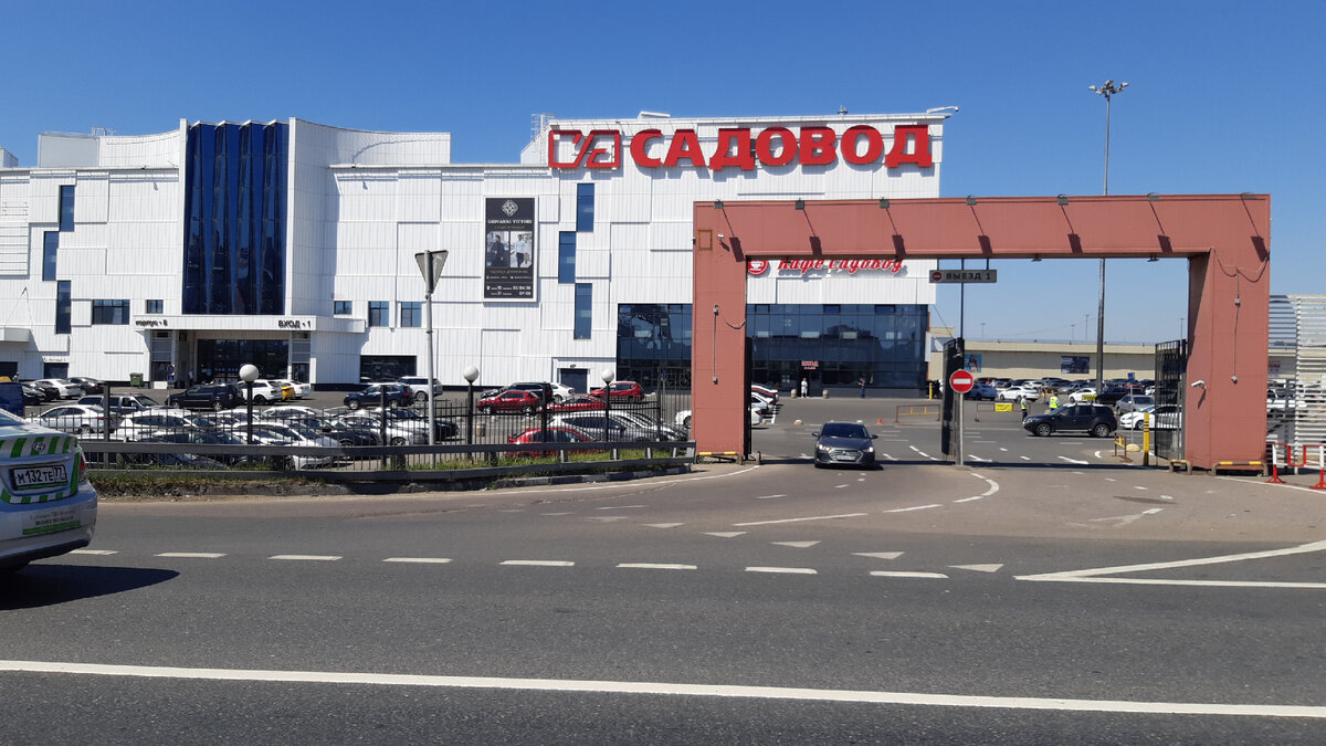 Кормилец всея Руси))). Все циклично: возвратилась я опять на рынок. С него начинали (только тогда это были Лужники), на него и вернулись....