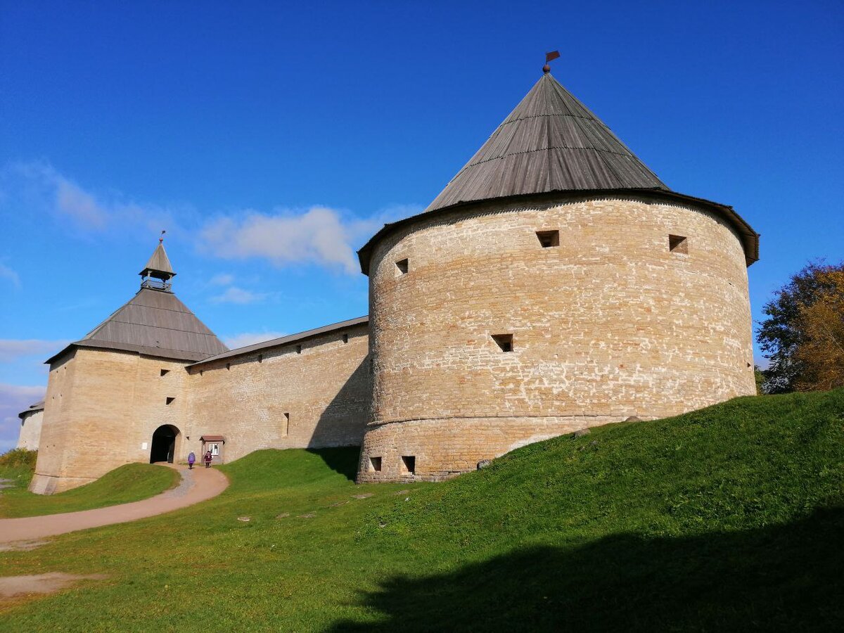 А когда-то это были неприступные стены