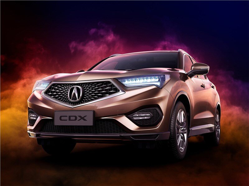 Acura CDX дебютировала на ежегодном международном пекинском автосалоне 24 апреля 2016 года. Модель является компактным кроссовером премиум класса, а ее главными конкурентами можно считать европейские паркетники вроде Audi Q3. Новинка получила довольно броский дизайн. В первую очередь, в глаза бросаются стильные вытянутые полностью светодиодные фары головного освещения Jewel Eye. Также стоит отметить рельефную решетку радиатора, она щеголяют крупным хромированным логотипом производителя и состоит из множества расходящихся из середины пересекающихся ребер. Внедорожный характер новинки призваны подчеркнуть специальные накладки на порогах, бамперах и колесных арках. Они не только придают автомобилю неповторимый внешний вид, но также защищают лакокрасочное покрытие от механических повреждений.