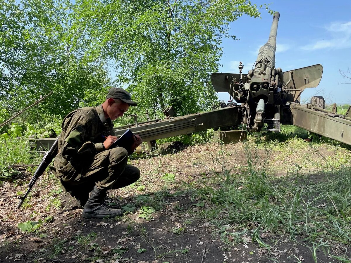 Позиции артиллеристов 9-го полка армии ДНР восточнее Ясиноватой. © РИА Новости / Андрей Коц