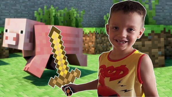 O desenvolvedor Nin Vaknin, ou conhecido apenas por Ulraf, disse que só  teve a ideia de adicionar para-raios ao Minecraft, porque um raio atingiu  sua casa de madeira, incendiando tudo. - iFunny