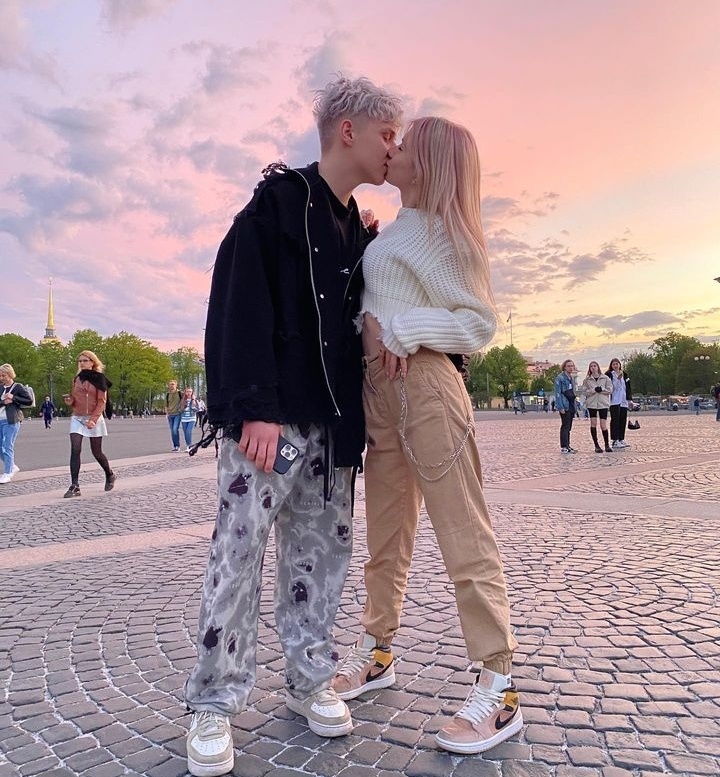     Ваня Дмитриенко и Саша Айс Фото: соцсети